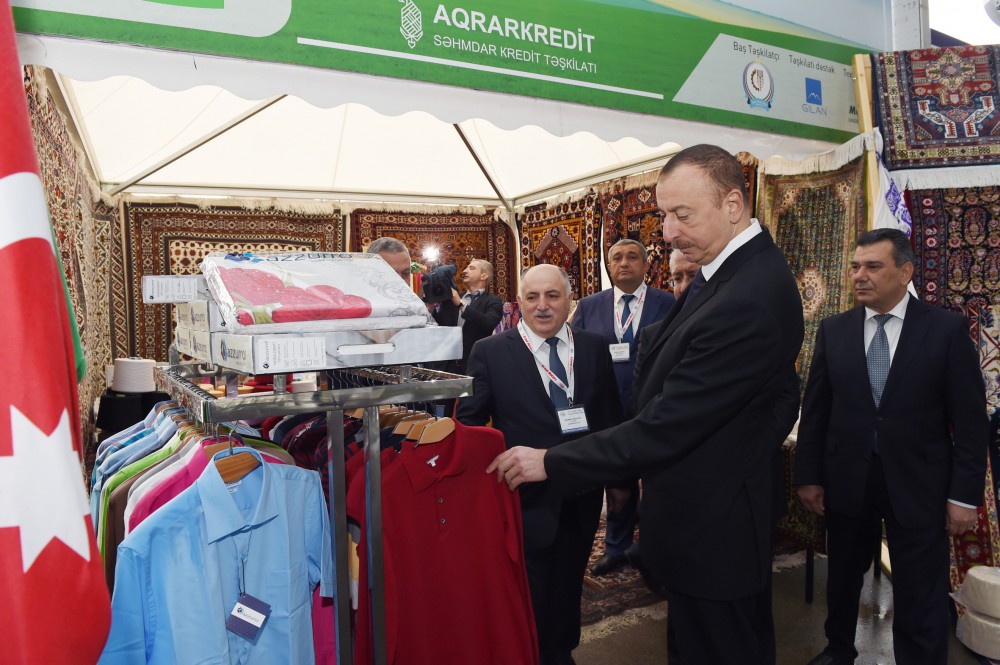 Президент Азербайджана ознакомился с международными выставками пищевой промышленности и сельского хозяйства в Баку (ФОТО)