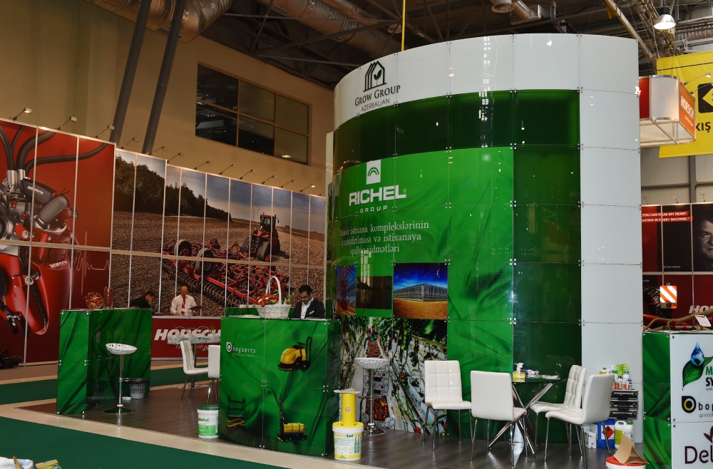 Президент Азербайджана ознакомился с международными выставками пищевой промышленности и сельского хозяйства в Баку (ФОТО)