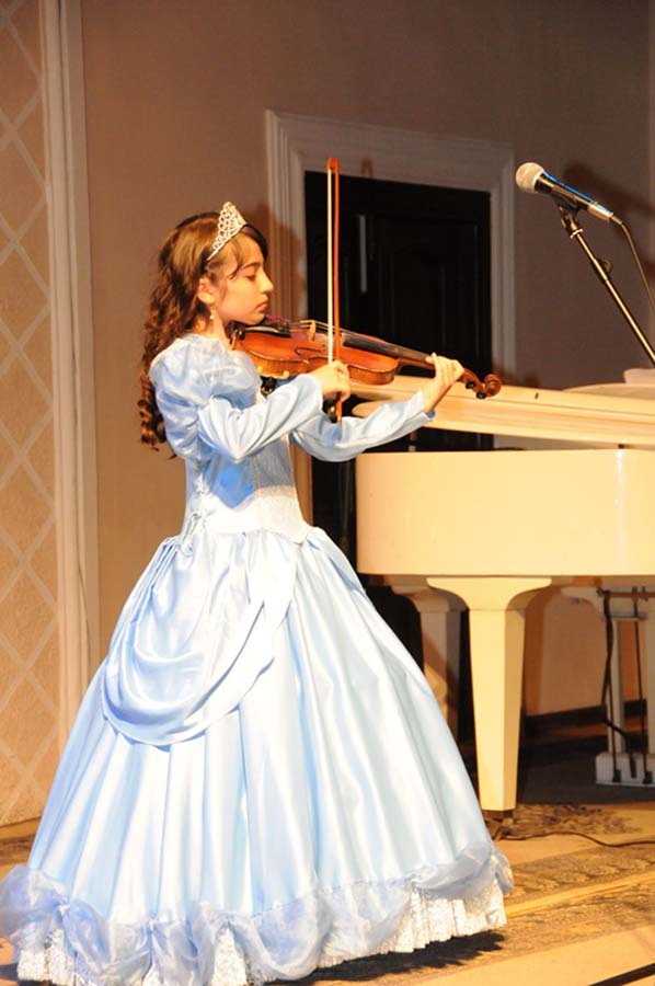 В Баку представлена музыкальная программа "Жемчужины Карабаха" (ФОТО)