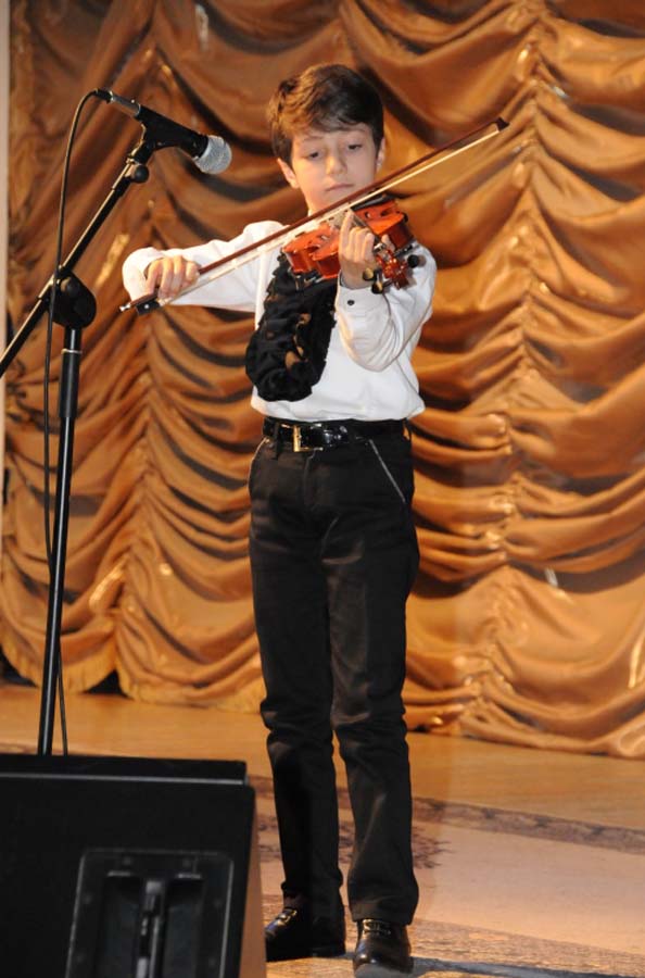 В Баку представлена музыкальная программа "Жемчужины Карабаха" (ФОТО)