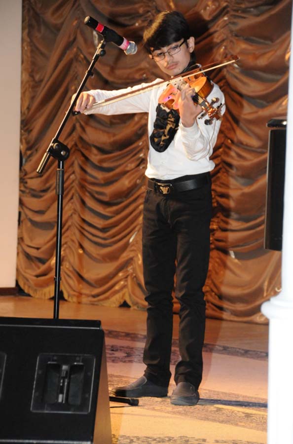 В Баку представлена музыкальная программа "Жемчужины Карабаха" (ФОТО)