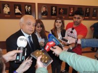 В Баку c большим успехом прошла премьера спектакля "Судьба Артиста" (ФОТО)