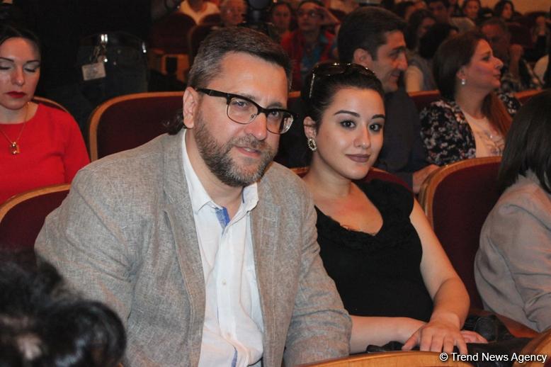 В Баку c большим успехом прошла премьера спектакля "Судьба Артиста" (ФОТО)