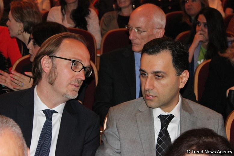 В Баку c большим успехом прошла премьера спектакля "Судьба Артиста" (ФОТО)