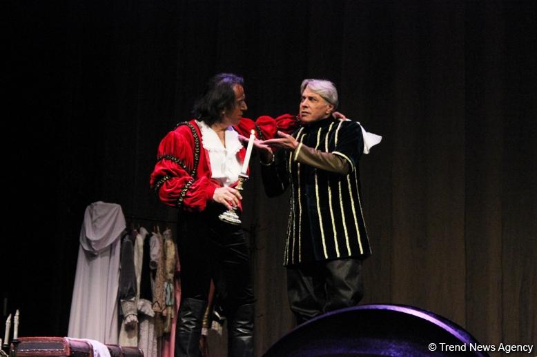 В Баку c большим успехом прошла премьера спектакля "Судьба Артиста" (ФОТО)