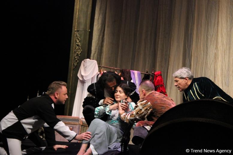 В Баку c большим успехом прошла премьера спектакля "Судьба Артиста" (ФОТО)