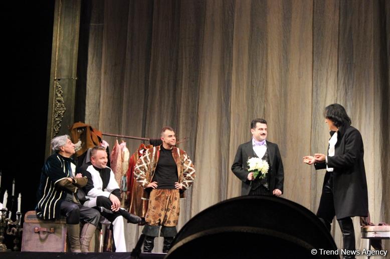 В Баку c большим успехом прошла премьера спектакля "Судьба Артиста" (ФОТО)