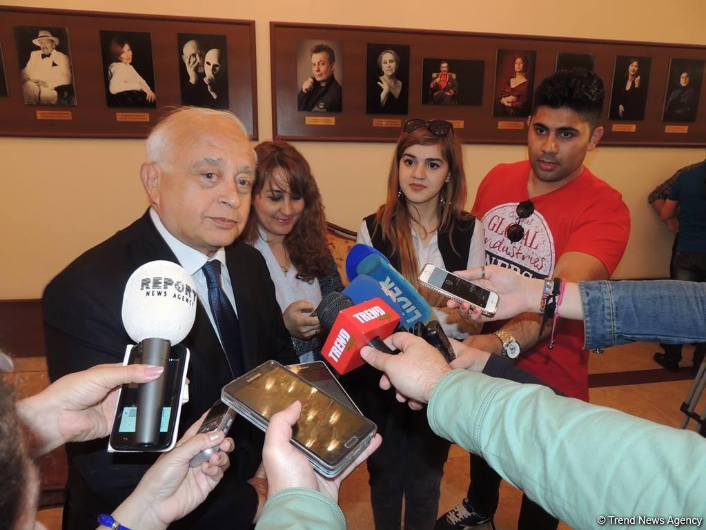 В Баку c большим успехом прошла премьера спектакля "Судьба Артиста" (ФОТО)