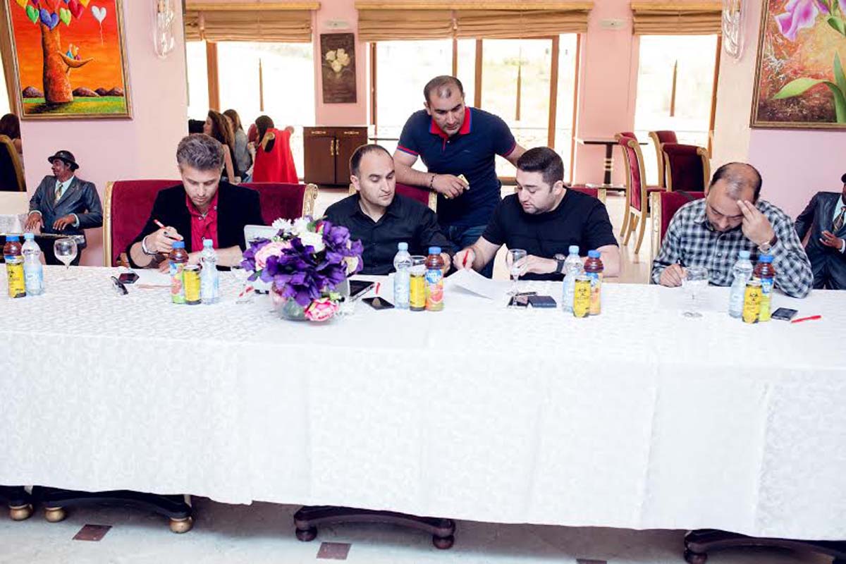 Быть клоуном, или "Игра в прятки" Мушвига Шахвердиева (ФОТО)