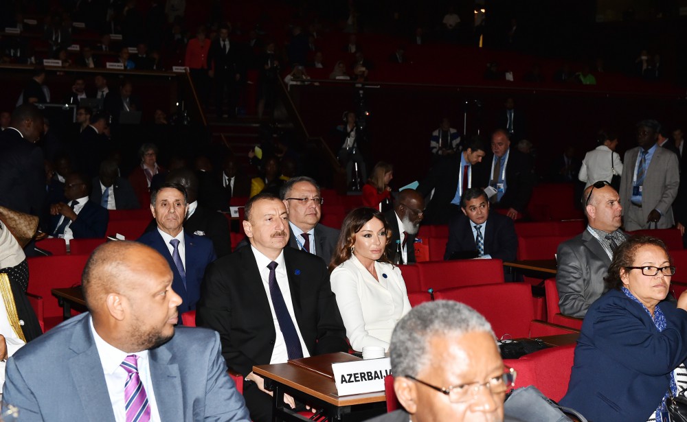 Президент Азербайджана и его супруга принимают участие в первом Всемирном гуманитарном саммите (ФОТО)