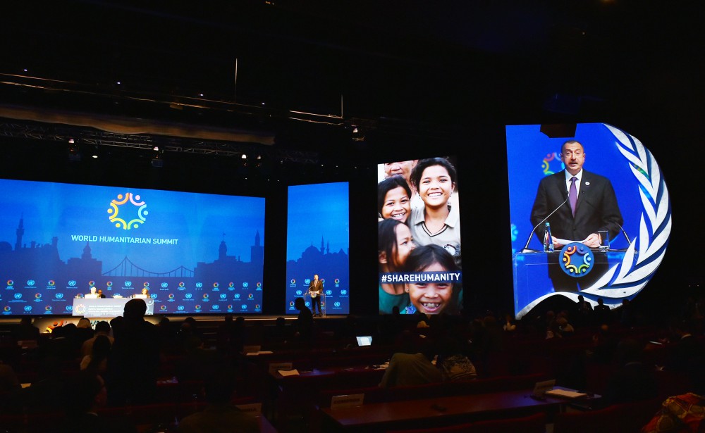 Президент Азербайджана и его супруга принимают участие в первом Всемирном гуманитарном саммите (ФОТО)