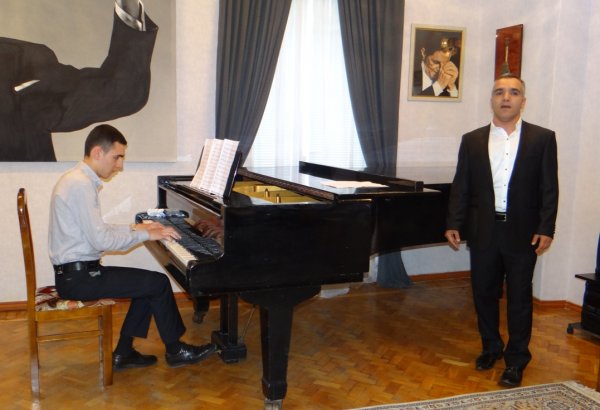 В квартире-музее Ниязи состоялся концерт, посвященный Дню Республики (ФОТО)