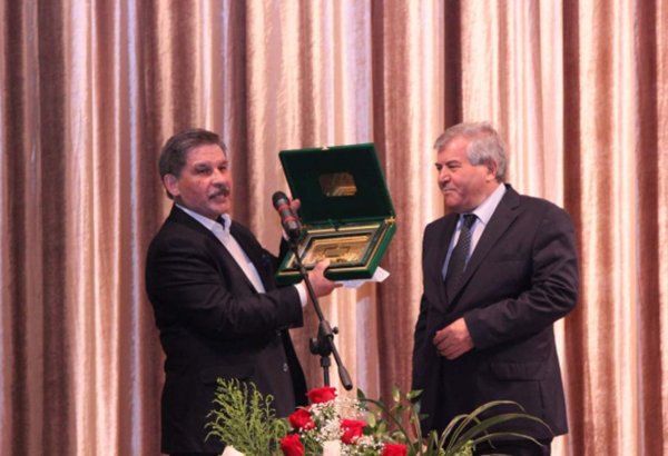 В Баку отметили юбилей народного поэта Сабира Рустамханлы (ФОТО)