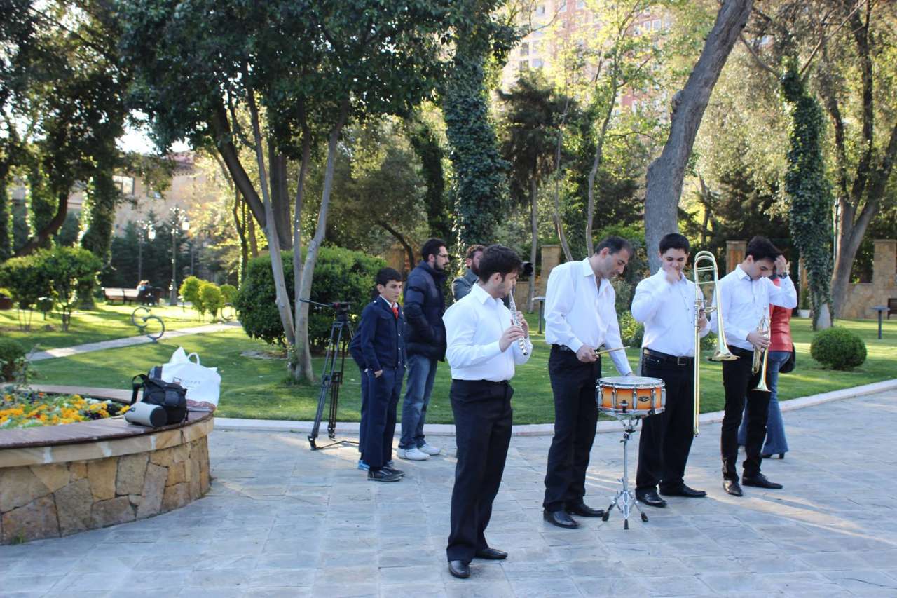 Эльдар Багирбеков презентует свой первый клип "Не могу без Баку" (ФОТО)