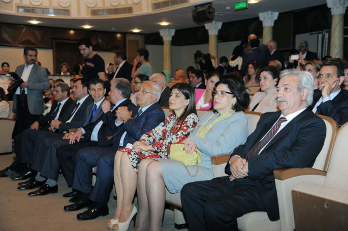 В Баку отметили юбилей народного поэта Сабира Рустамханлы (ФОТО)