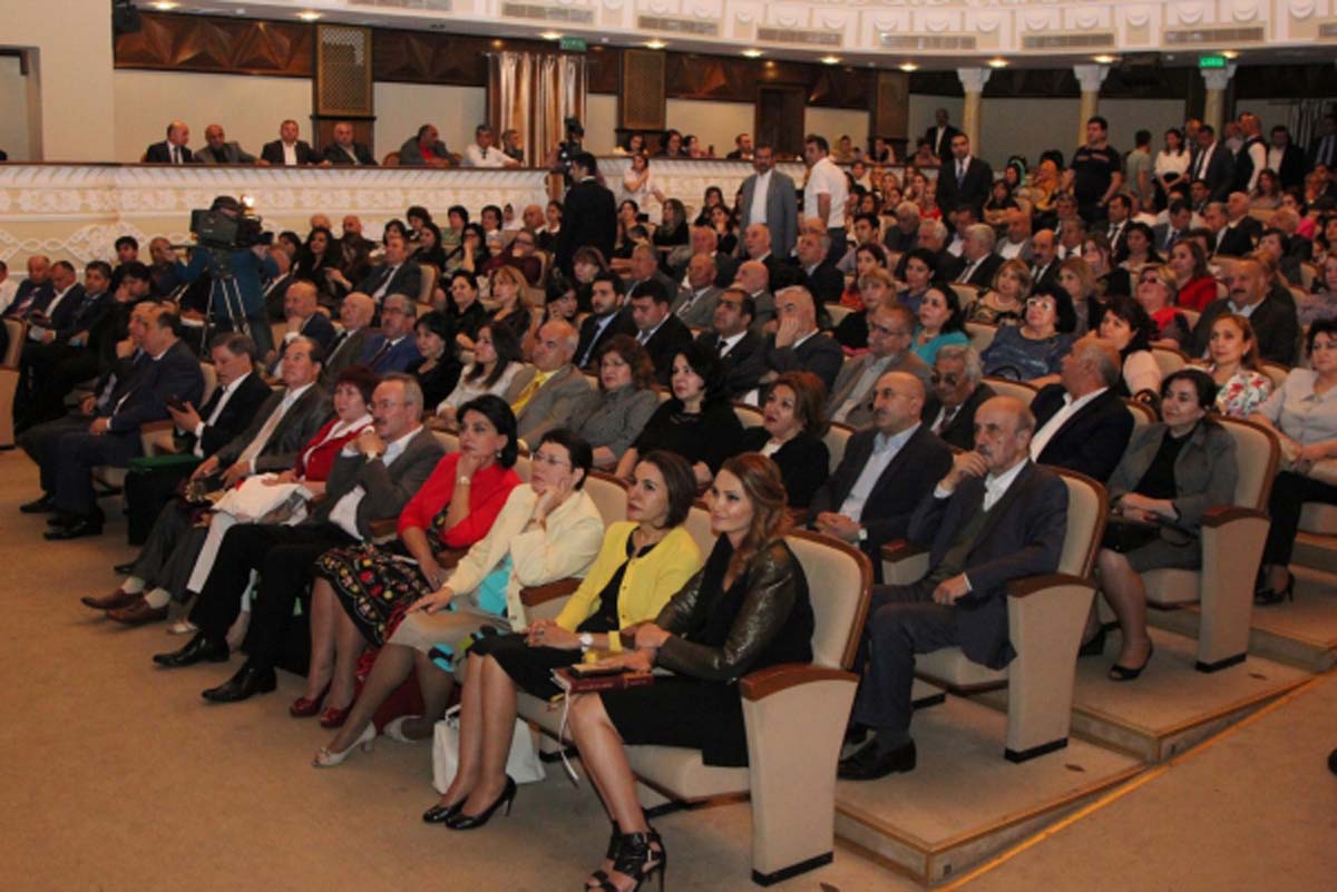 В Баку отметили юбилей народного поэта Сабира Рустамханлы (ФОТО)