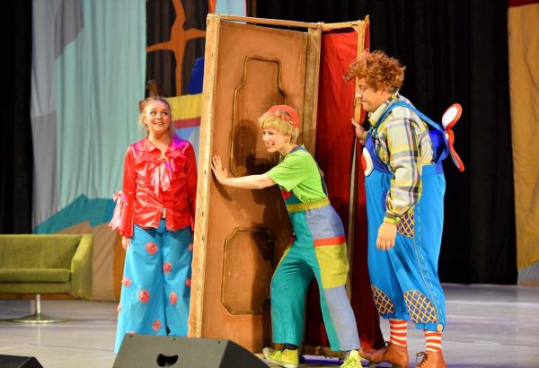 Сейчас вы увидите привидение! Дикое, но симпатишное...– приключения Малыша и Карлсона в Баку (ФОТО)