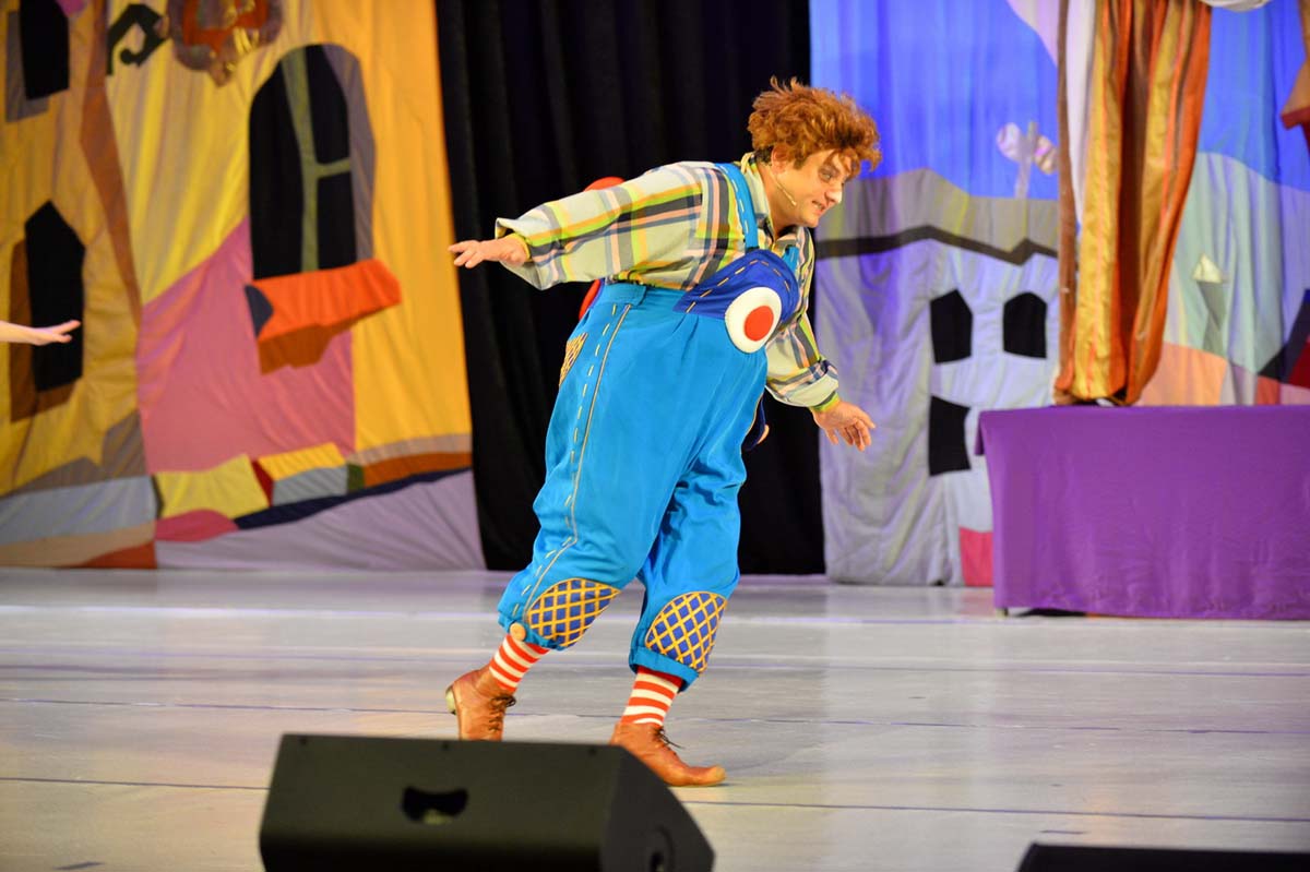 Сейчас вы увидите привидение! Дикое, но симпатишное...– приключения Малыша и Карлсона в Баку (ФОТО)