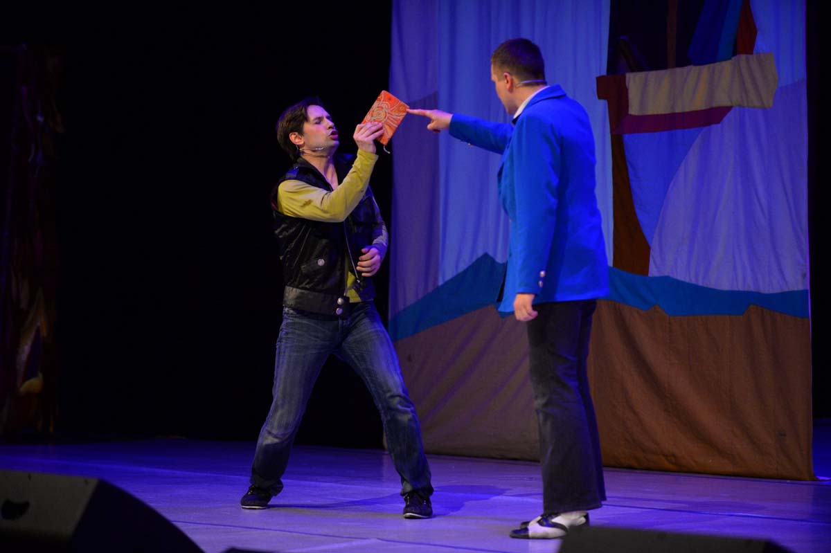 Сейчас вы увидите привидение! Дикое, но симпатишное...– приключения Малыша и Карлсона в Баку (ФОТО)