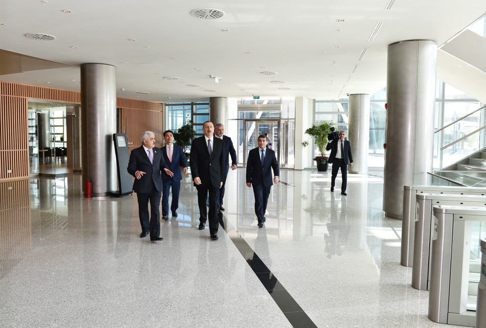 Президент Азербайджана принял участие в открытии нового административного здания SOCAR (ФОТО) (версия 2)