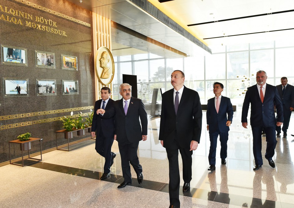 Президент Азербайджана принял участие в открытии нового административного здания SOCAR (ФОТО) (версия 2)