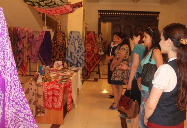 В Ташкенте состоялась презентация азербайджанского кялагаи (ФОТО)