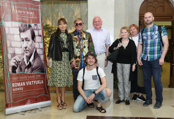 Творческая сцена ÜNS провела потрясающий вечер известного театрального режиссера Романа Виктюка (ФОТО)