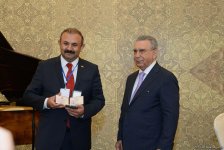 За заслуги в развитии азербайджанской диаспоры группе лиц вручены награды (ФОТО)