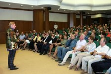 Творческая сцена ÜNS провела потрясающий вечер известного театрального режиссера Романа Виктюка (ФОТО)