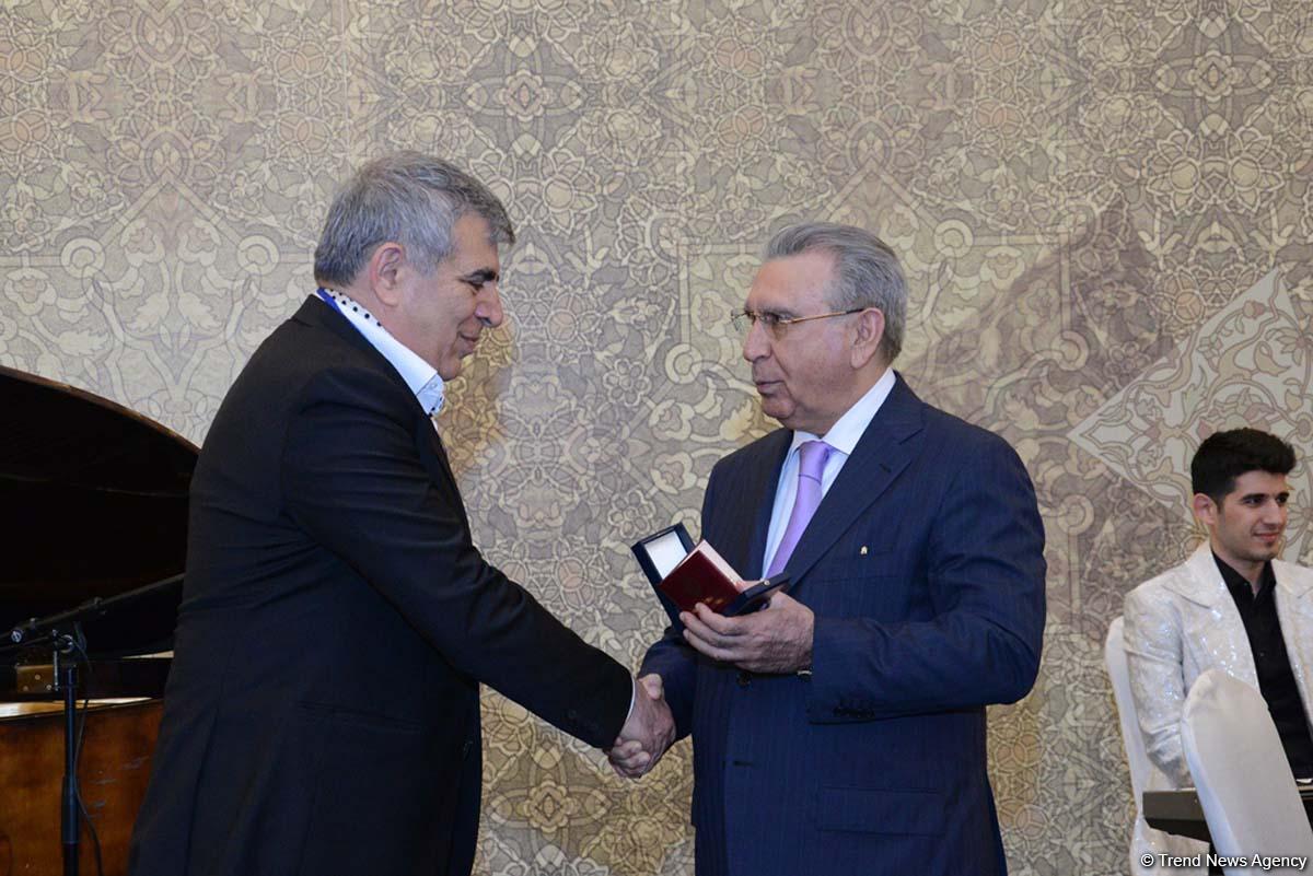 За заслуги в развитии азербайджанской диаспоры группе лиц вручены награды (ФОТО)