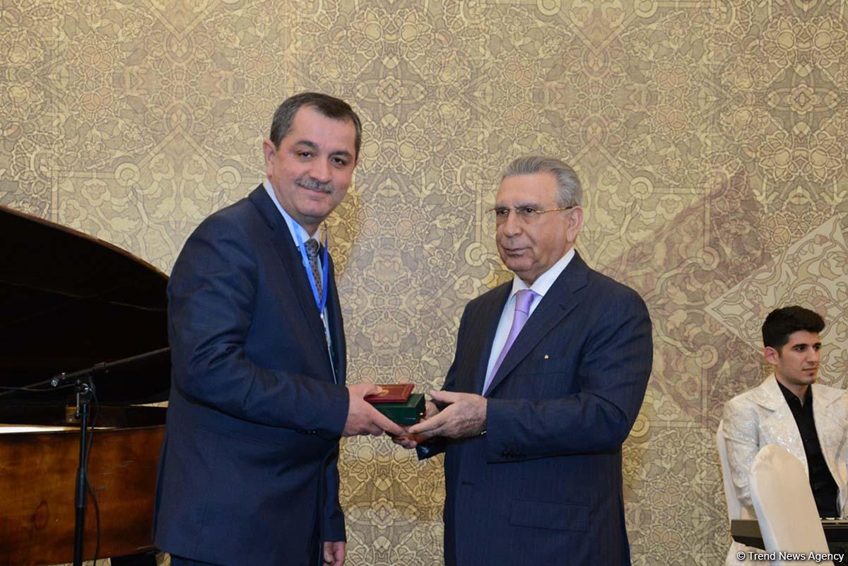 За заслуги в развитии азербайджанской диаспоры группе лиц вручены награды (ФОТО)