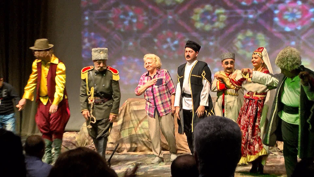 Ударный месяц азербайджанского театра (ФОТО)