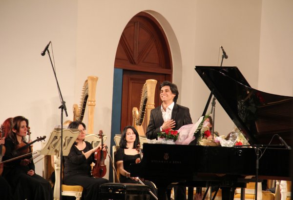 Азербайджанский музыкант получил самый высокий приз “Assoluto” в Германии (ФОТО)