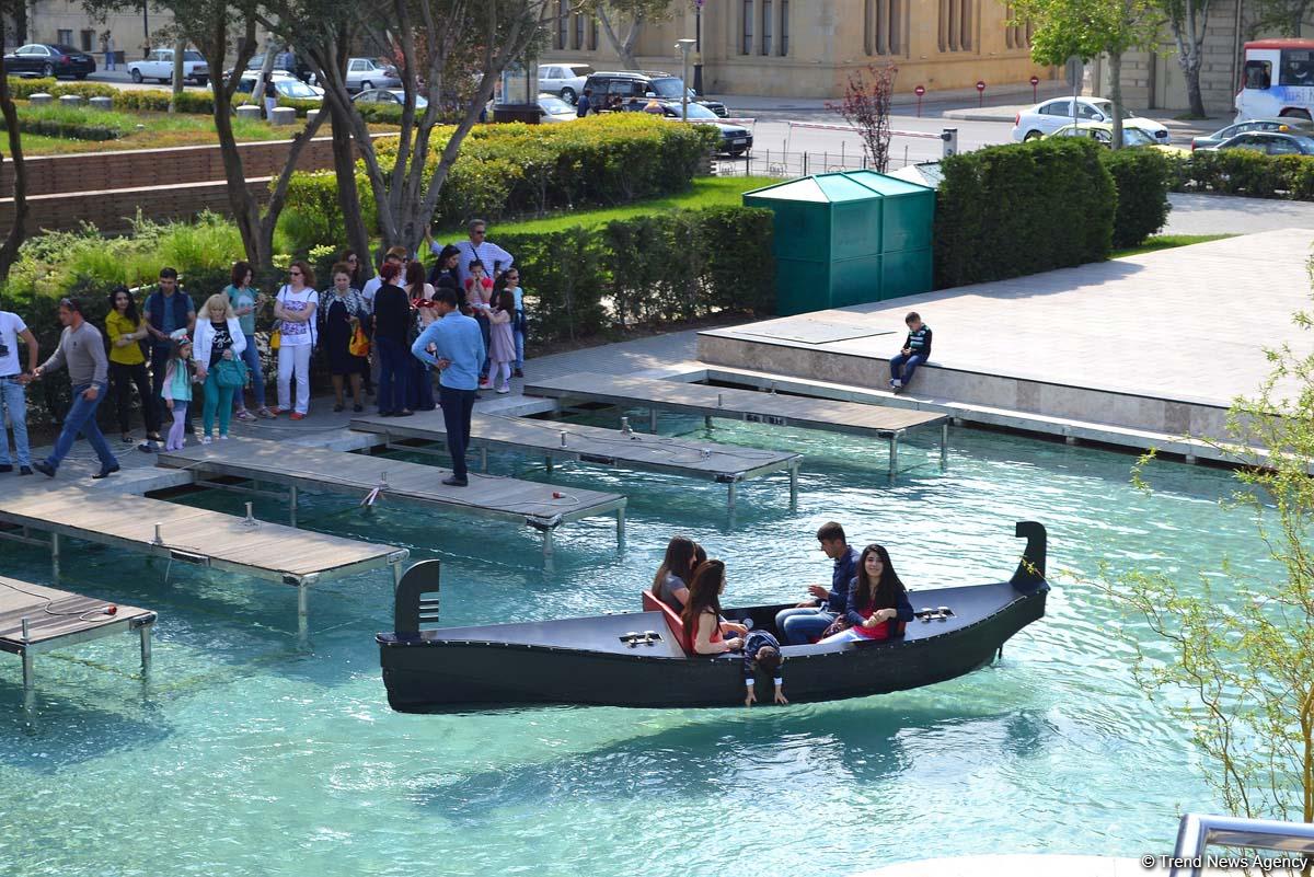 Уникальное путешествие по Бакинскому бульвару для гостей "Формулы-1" (ФОТОРЕПОРТАЖ)