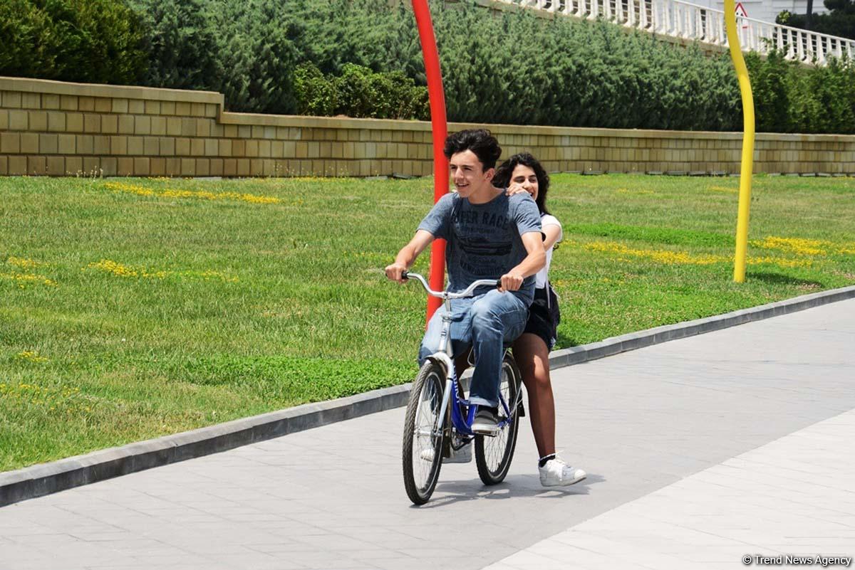 Уникальное путешествие по Бакинскому бульвару для гостей "Формулы-1" (ФОТОРЕПОРТАЖ)