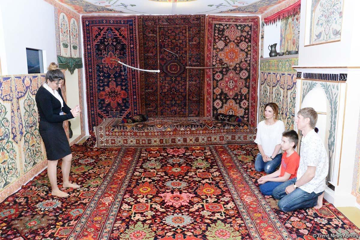 Уникальное путешествие по Бакинскому бульвару для гостей "Формулы-1" (ФОТОРЕПОРТАЖ)