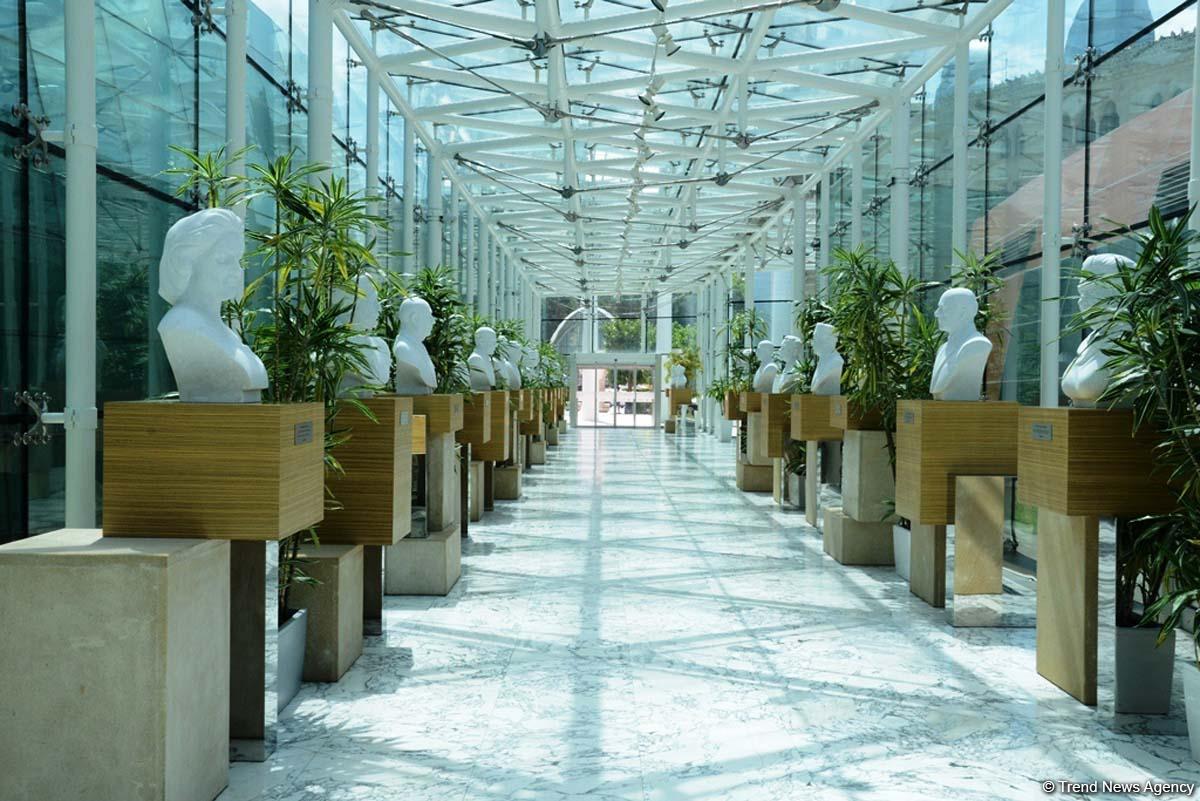 Уникальное путешествие по Бакинскому бульвару для гостей "Формулы-1" (ФОТОРЕПОРТАЖ)