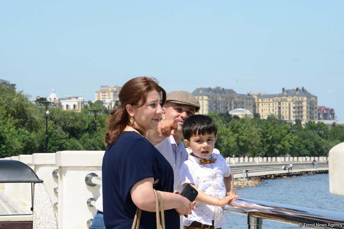 Уникальное путешествие по Бакинскому бульвару для гостей "Формулы-1" (ФОТОРЕПОРТАЖ)