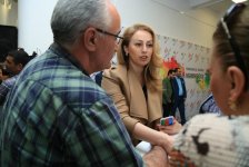 Азербайджанские звезды и телеведущие на празднике живописи и графики (ФОТО)