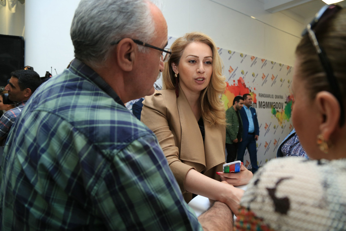 Азербайджанские звезды и телеведущие на празднике живописи и графики (ФОТО)