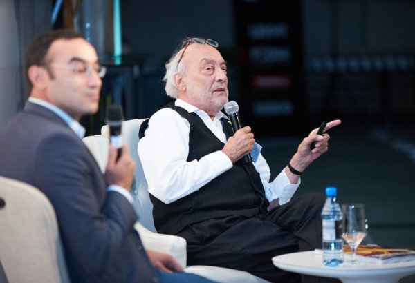 Всемирно известный дизайнер Гаэтано Пеше раскрыл бакинцам секреты успеха (ФОТО)