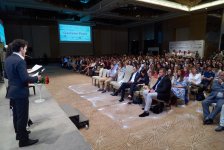 Всемирно известный дизайнер Гаэтано Пеше раскрыл бакинцам секреты успеха (ФОТО)