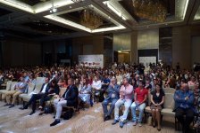 Всемирно известный дизайнер Гаэтано Пеше раскрыл бакинцам секреты успеха (ФОТО)