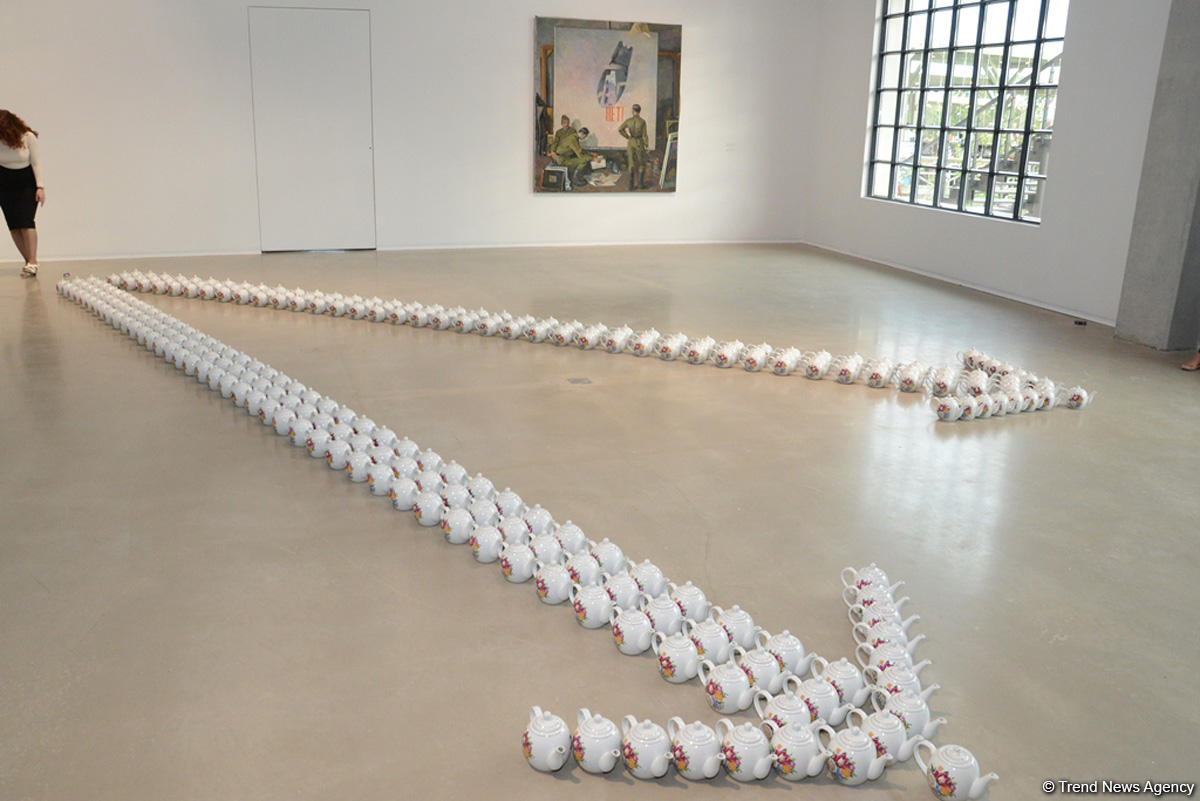 YARAT представляет две выставки - "300 слов на сопротивление" и "Мелкая ложь" (ФОТО)