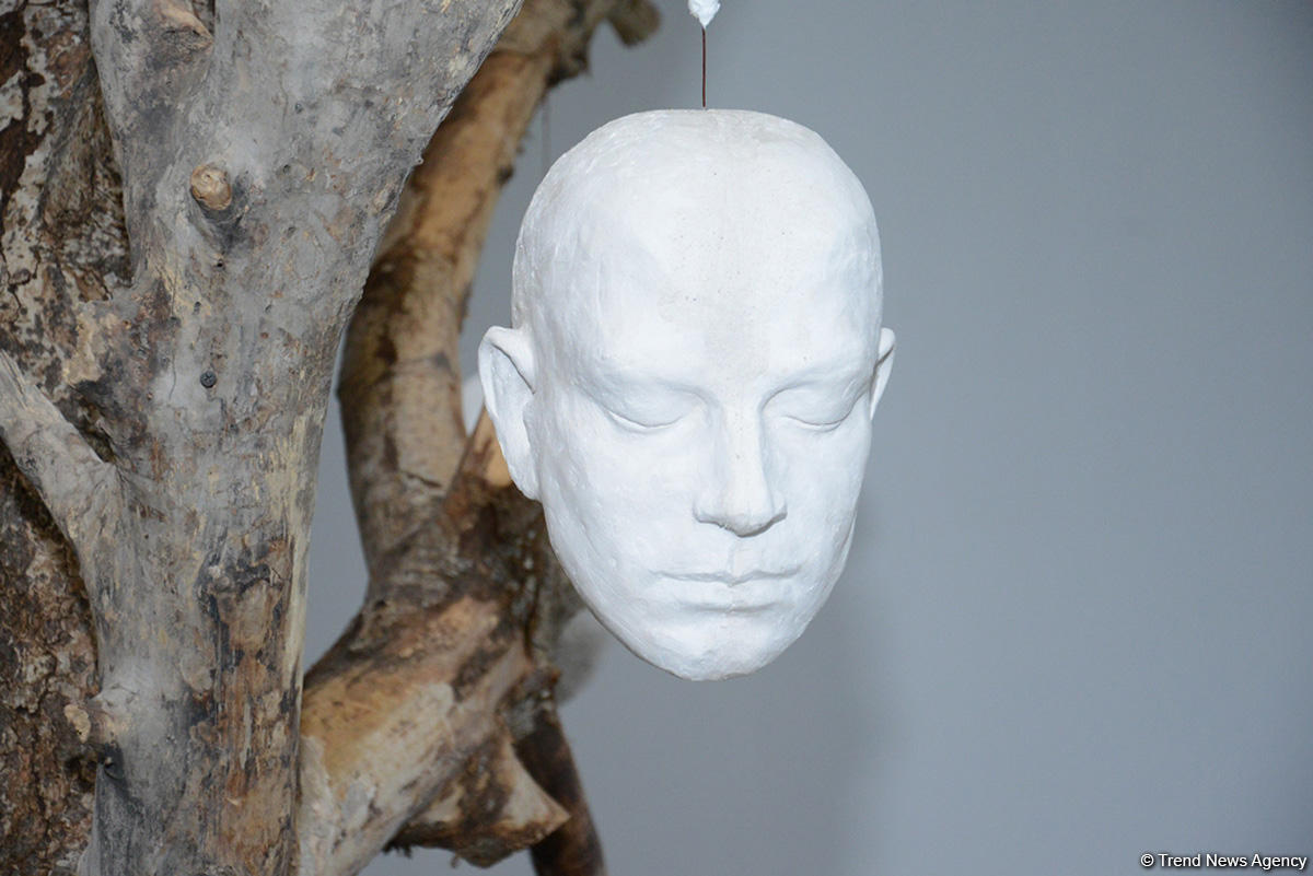 YARAT представляет две выставки - "300 слов на сопротивление" и "Мелкая ложь" (ФОТО)