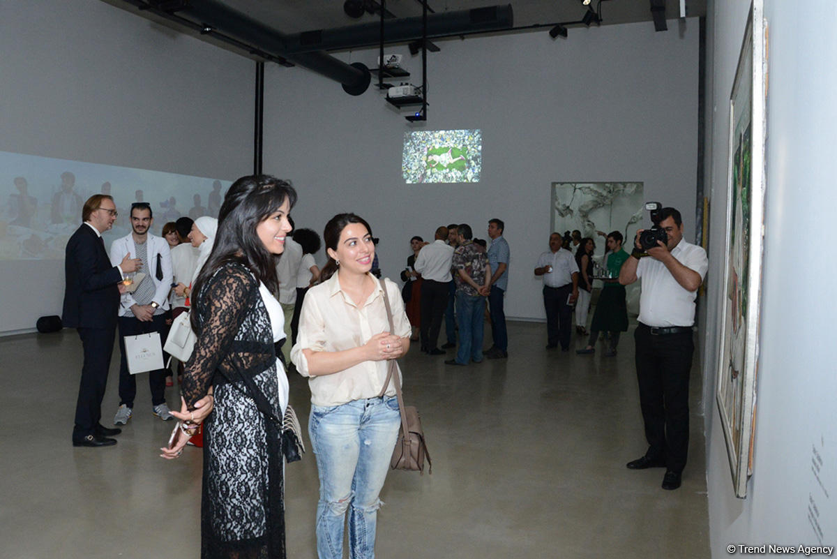 YARAT представляет две выставки - "300 слов на сопротивление" и "Мелкая ложь" (ФОТО)