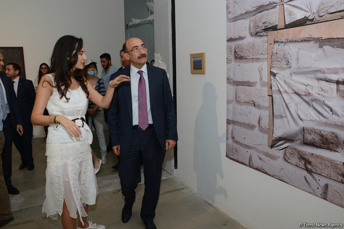 YARAT представляет две выставки - "300 слов на сопротивление" и "Мелкая ложь" (ФОТО)