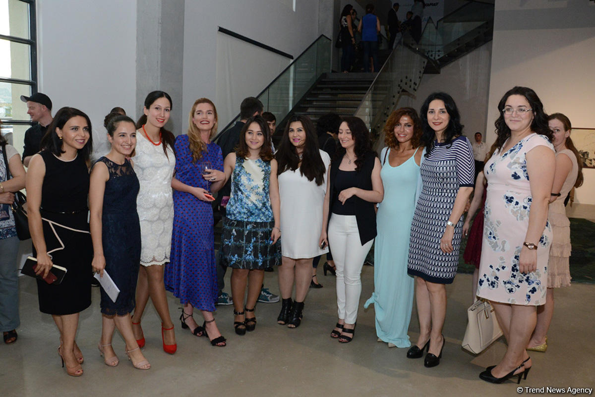 YARAT представляет две выставки - "300 слов на сопротивление" и "Мелкая ложь" (ФОТО)