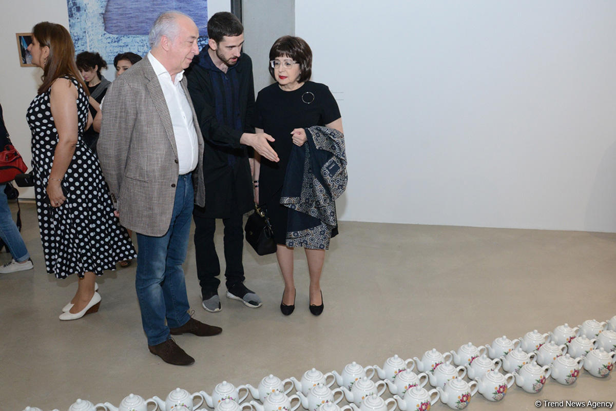 YARAT представляет две выставки - "300 слов на сопротивление" и "Мелкая ложь" (ФОТО)