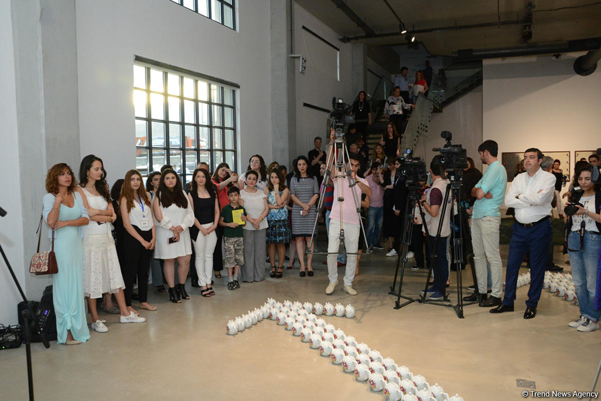 YARAT представляет две выставки - "300 слов на сопротивление" и "Мелкая ложь" (ФОТО)